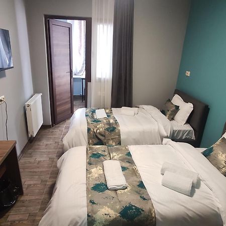 טביליסי Tbilicity Hotel מראה חיצוני תמונה